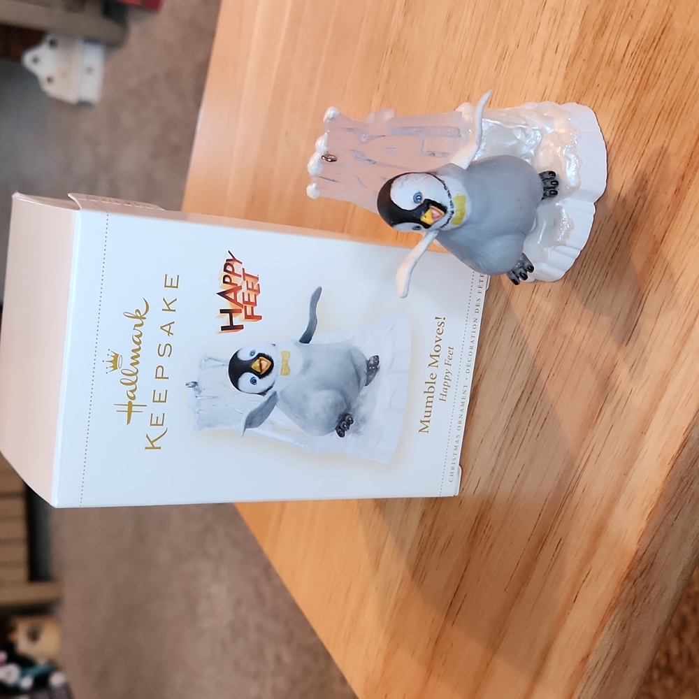 Hallmark Keepsake Happy Feet 2006 Mumble Moves! Ornament